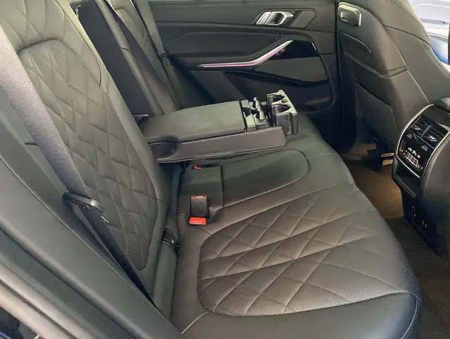 BMW X5 M view 10