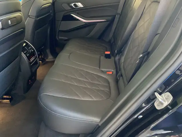 BMW X5 M view 6