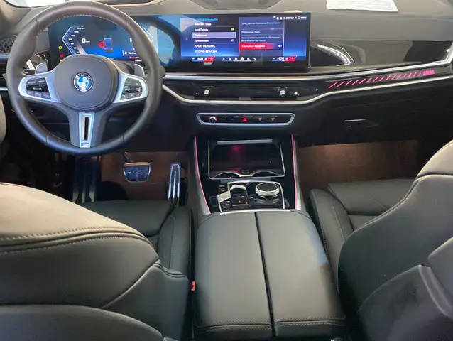 BMW X5 M view 3