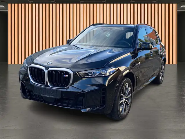 BMW X5 M view 2