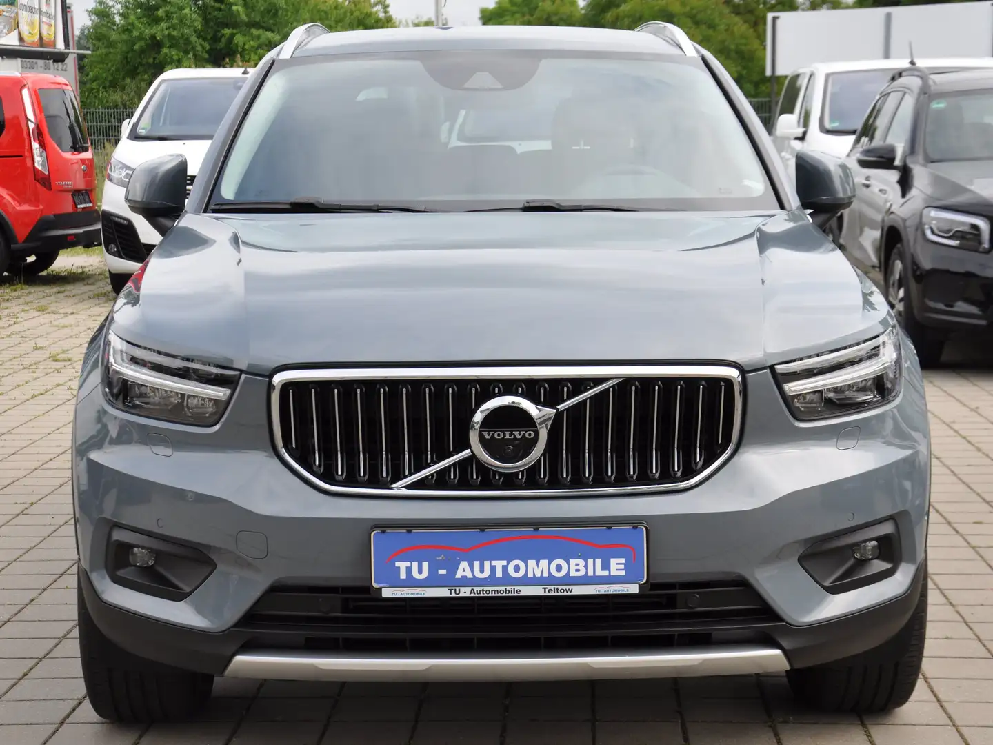 Volvo XC40 Inscription Aut. STANDHZ-LEDER-H&K-LED-360°-ACC Grijs - 2
