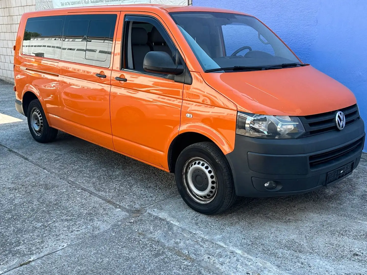 Volkswagen T5 Transporter lang !!Klimaautomatick!! 9 Sitze Orange - 1