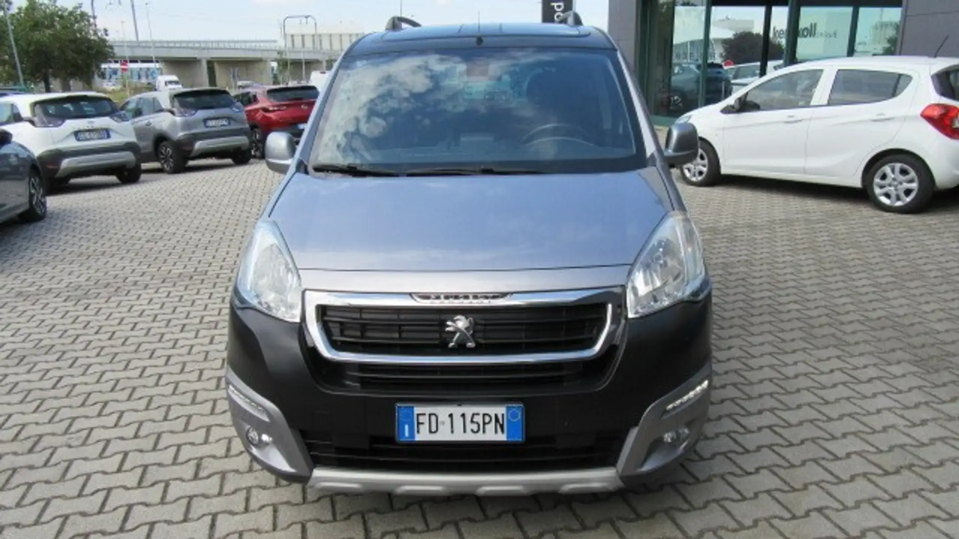 Peugeot Partner Tepee BlueHDi 120 S&S Outdoor Сірий - 2
