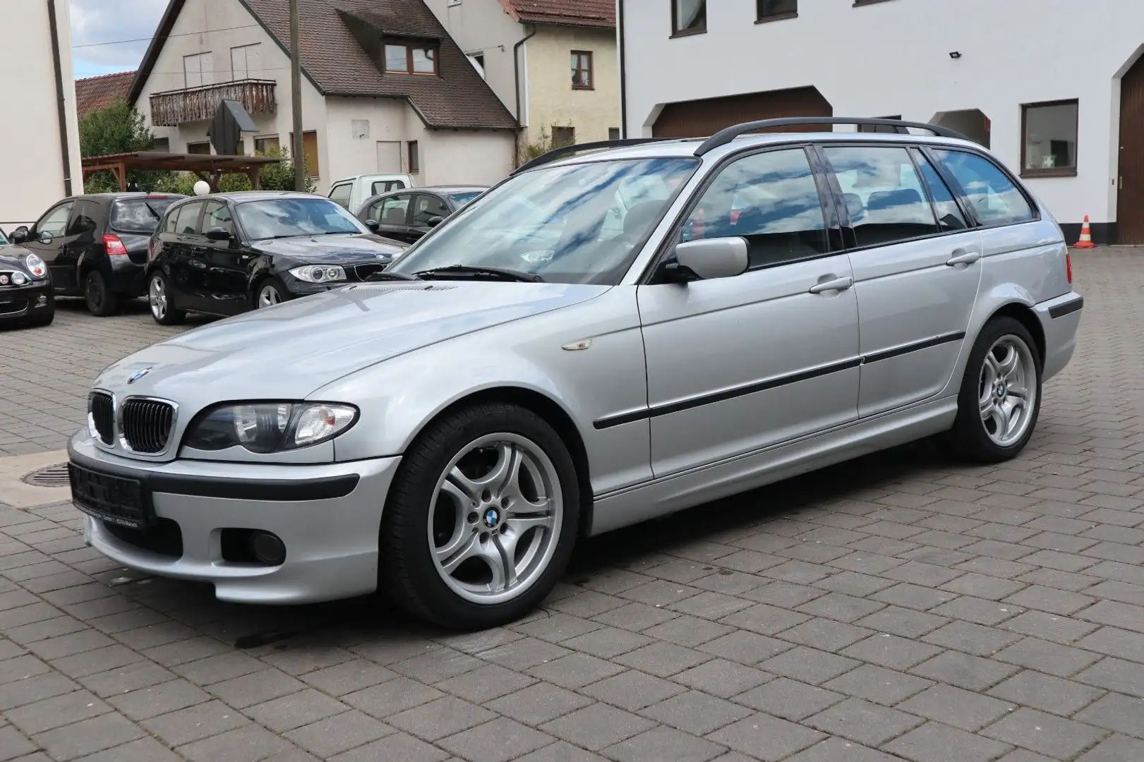 BMW 318 i Edition Sport M-Paket - Steuerkette&TÜV NEU Silber - 1