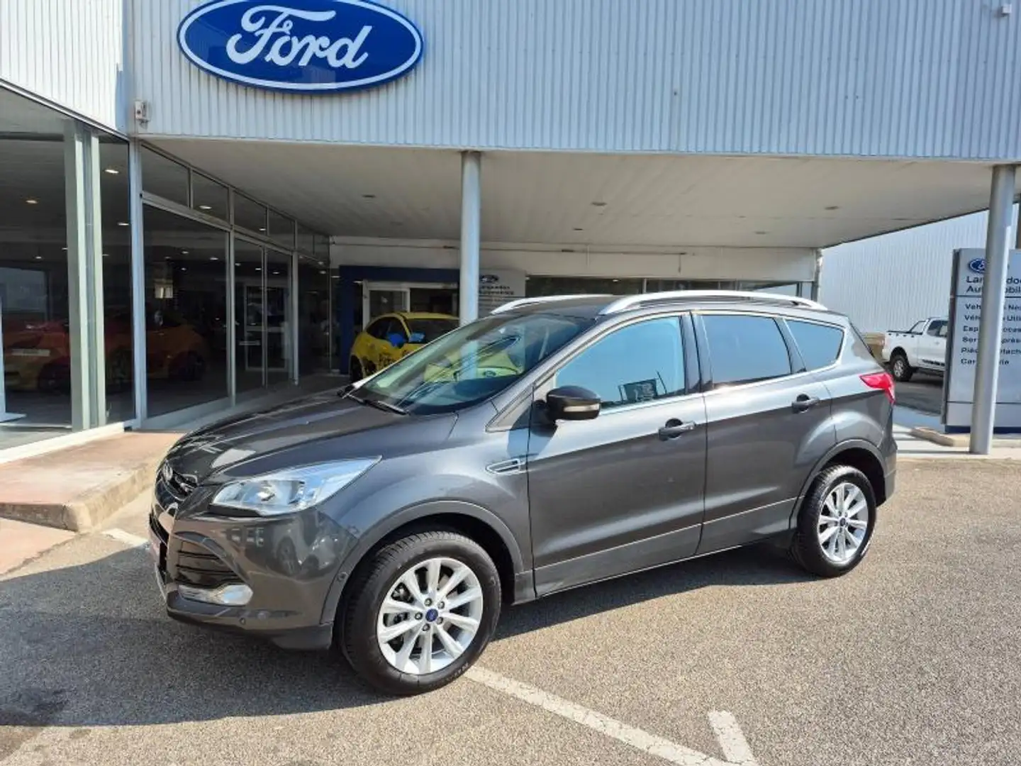 Ford Kuga 2.0 TDCi 150ch Stop\u0026Start Titanium 4x2 Gris - 2