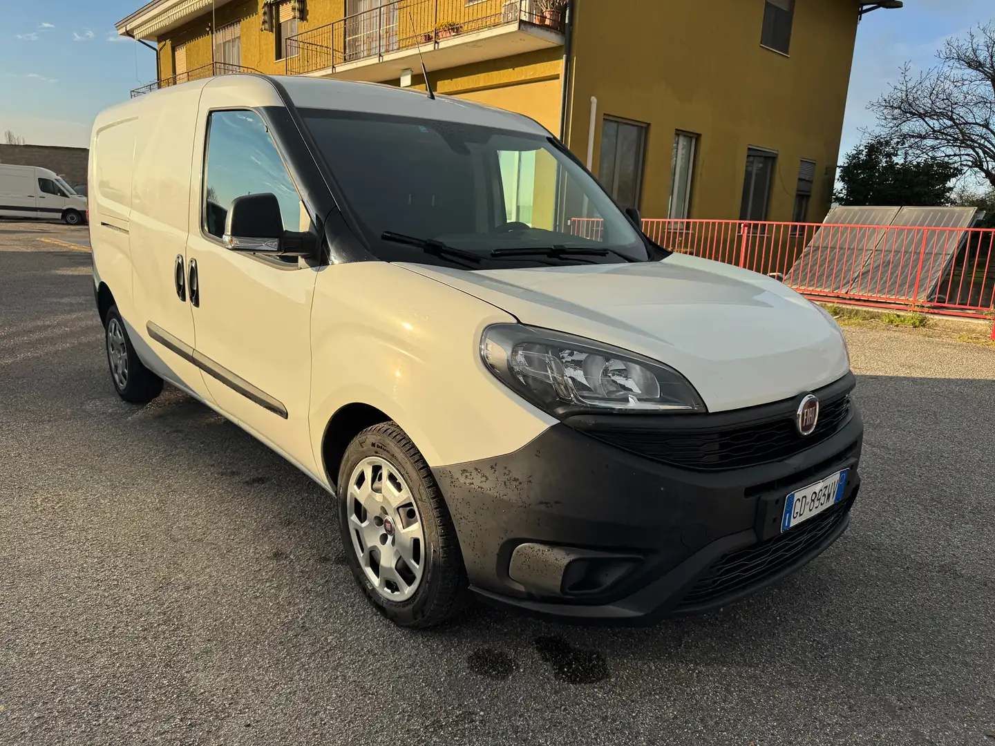 Fiat Doblo Maxi 1.4 16v natural power Lounge 120cv my19 - Wit - 1