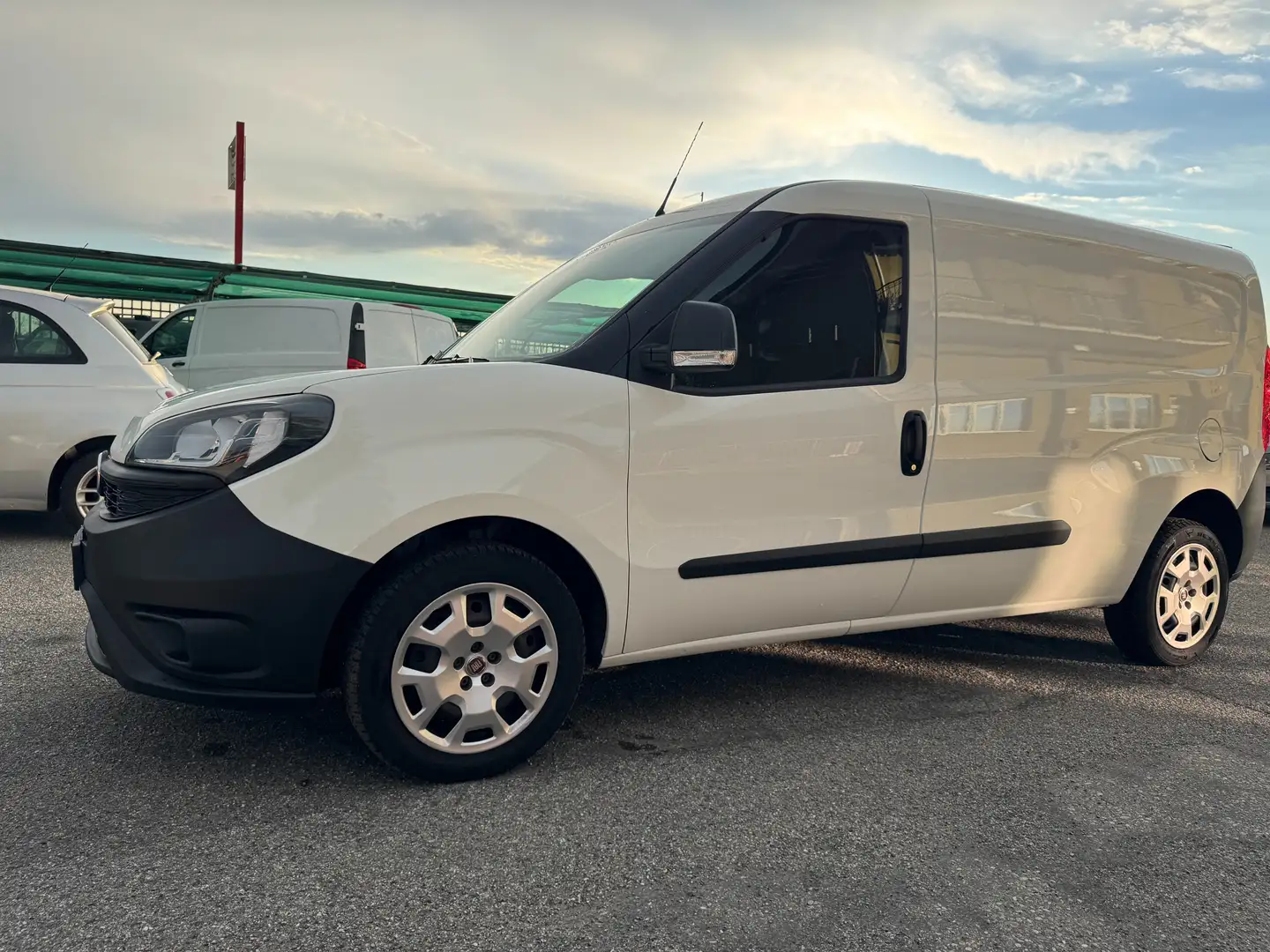 Fiat Doblo Maxi 1.4 16v natural power Lounge 120cv my19 - Wit - 2