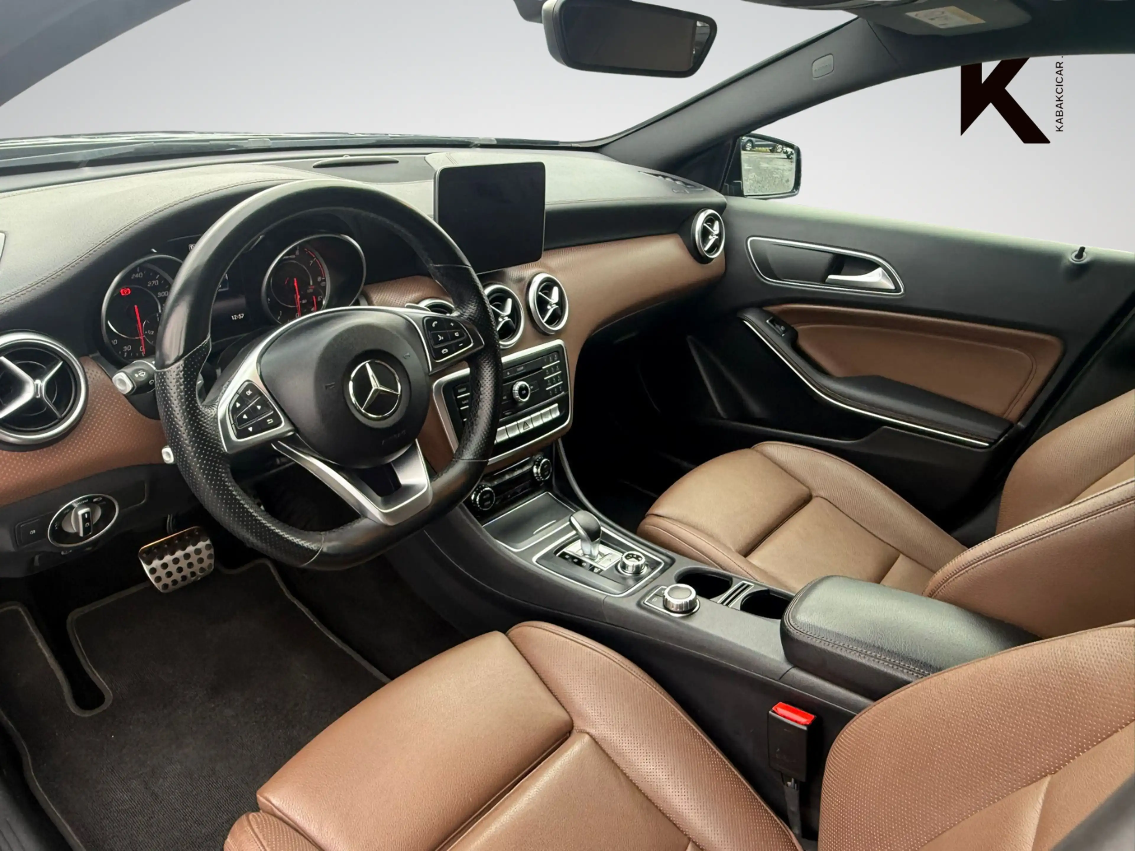 Mercedes-Benz A 45 AMG A 45 AMG 4-Matic / Cuir / Carnet / Garantie 12M — photo 9