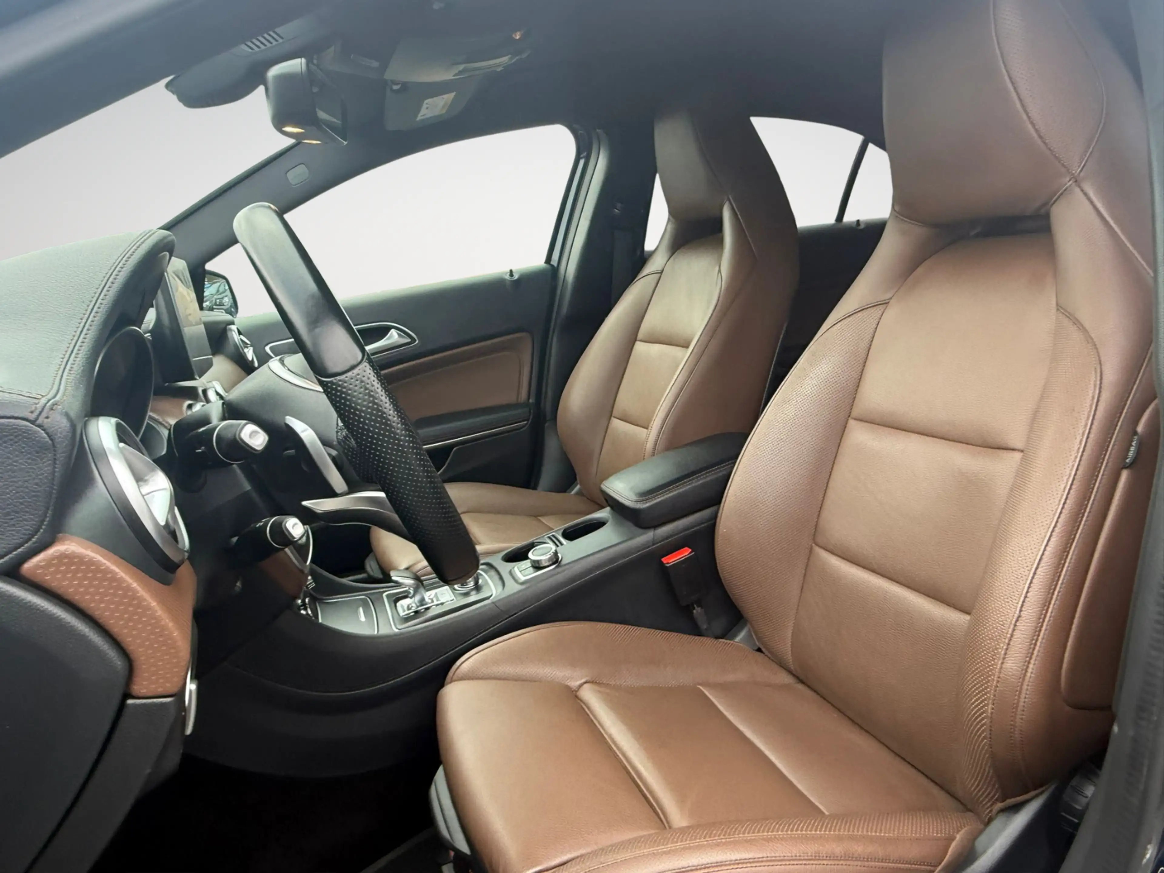Mercedes-Benz A 45 AMG A 45 AMG 4-Matic / Cuir / Carnet / Garantie 12M — photo 10