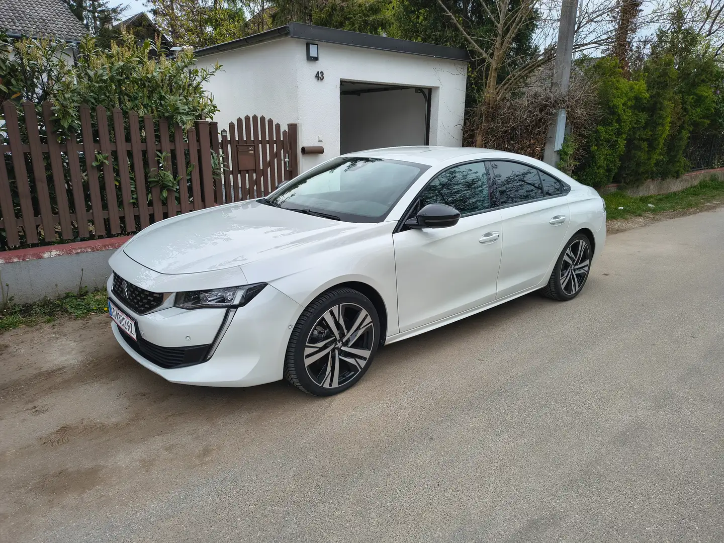 Peugeot 508 508 1,6 PureTech 225  EAT8 S Weiß - 1