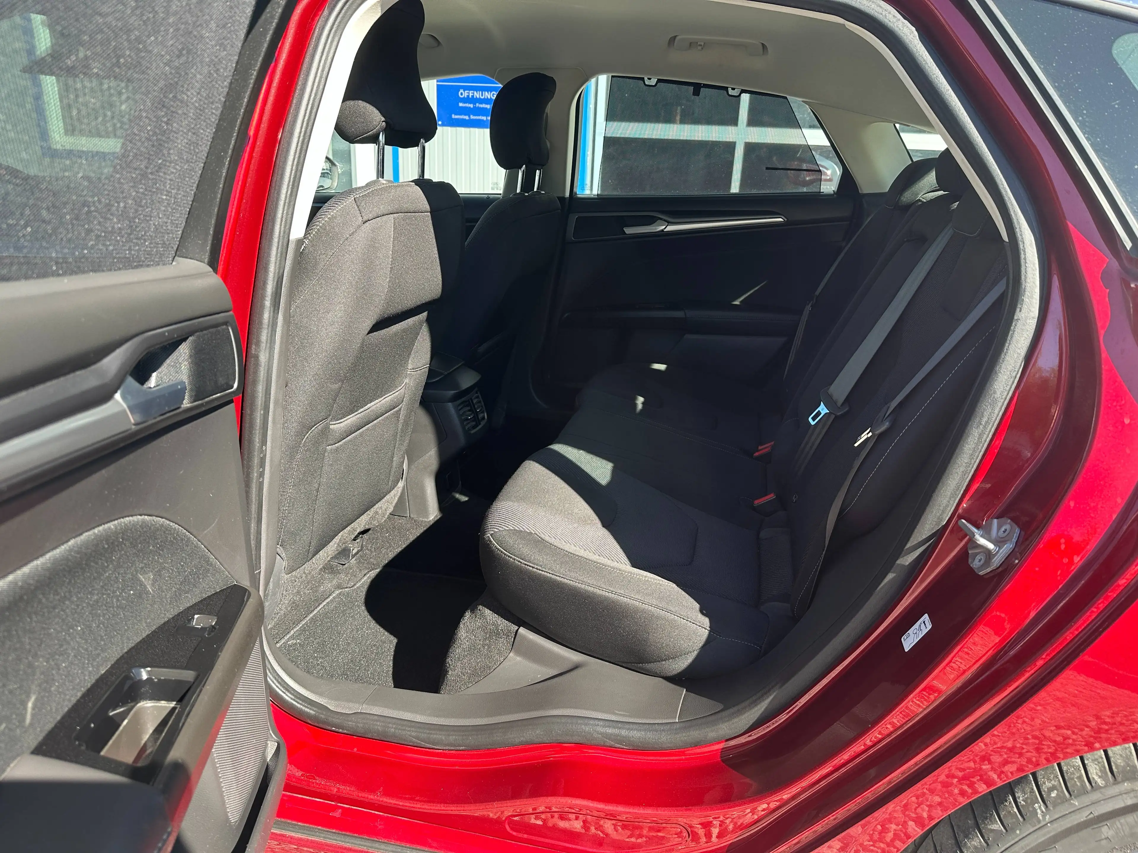 Ford Mondeo Titanium 2.0 D KLIMA NAVI PDC AHK LED KAMERA — photo 10