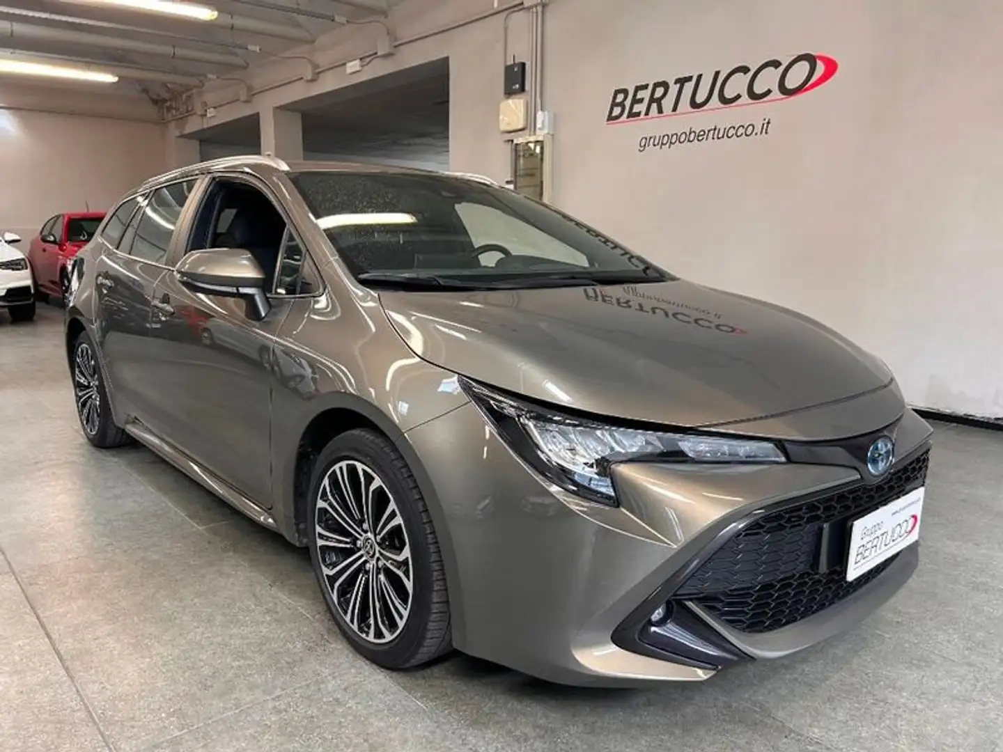 Toyota Corolla Touring Sports 2.0 Hybrid Business Brons - 1