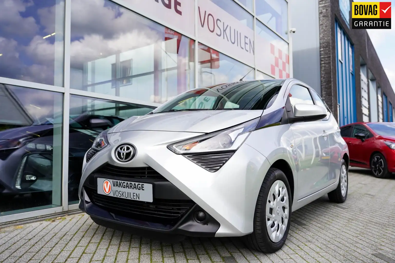 Toyota Aygo 1.0 VVT-i x-play Carplay|Camera Grijs - 1
