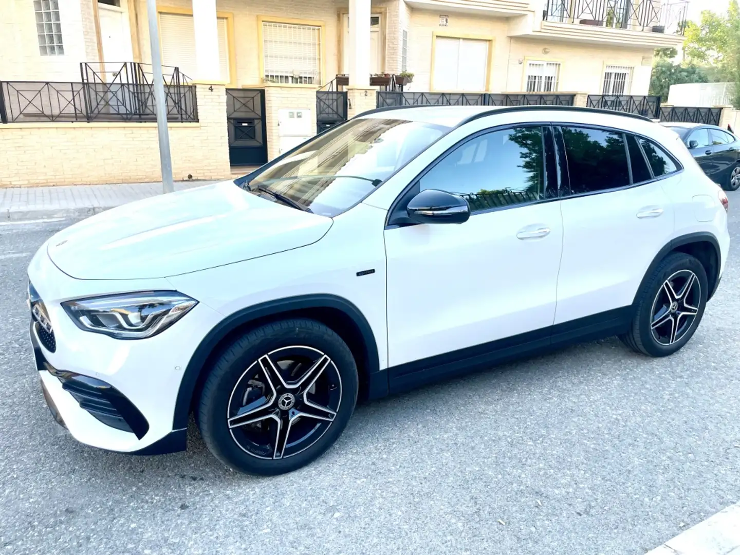 Mercedes-Benz GLA 250 250e Blanc - 2