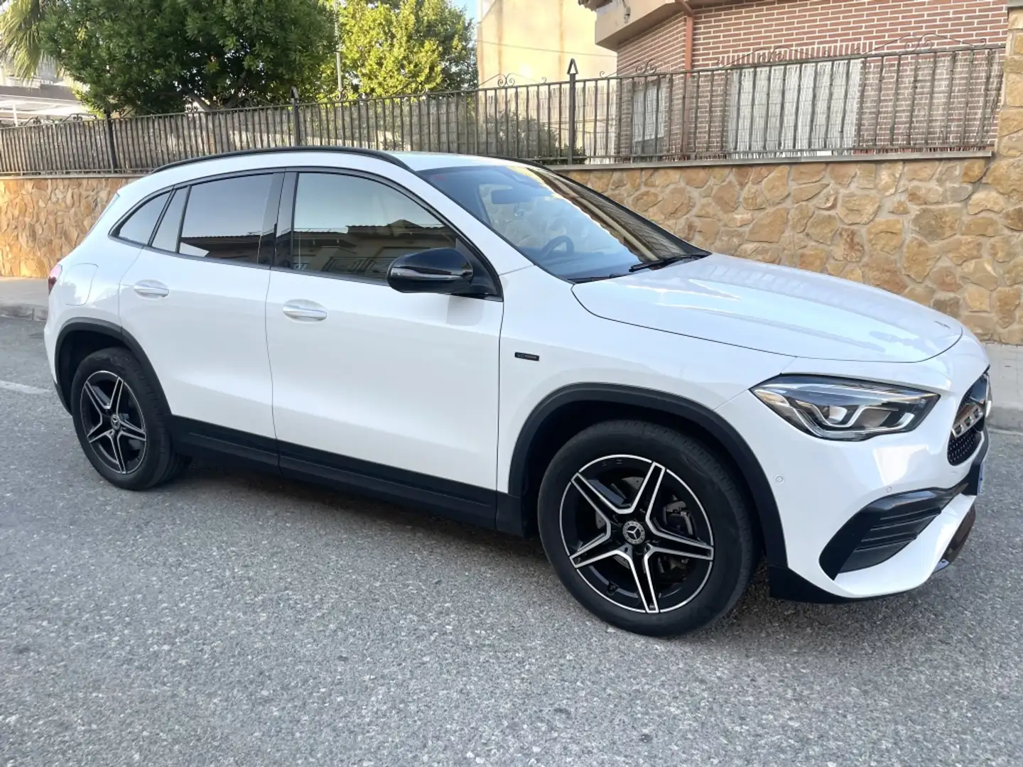 Mercedes-Benz GLA 250 250e Blanc - 1