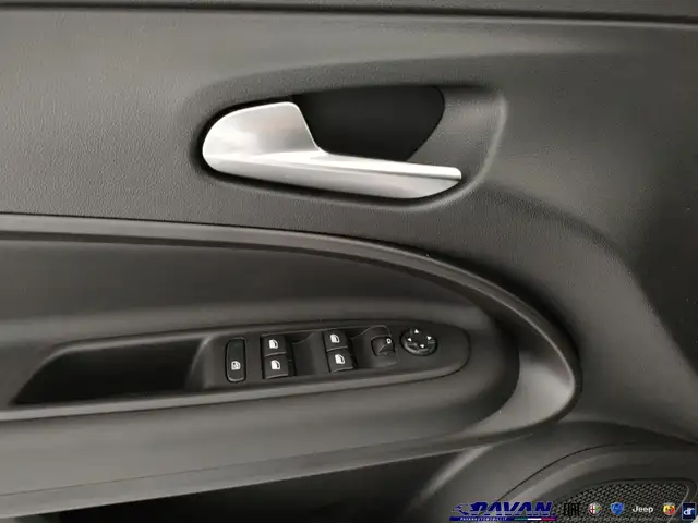 Jeep Avenger view 9