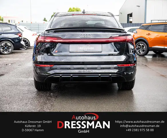 Audi Q8 E-Tron view 5