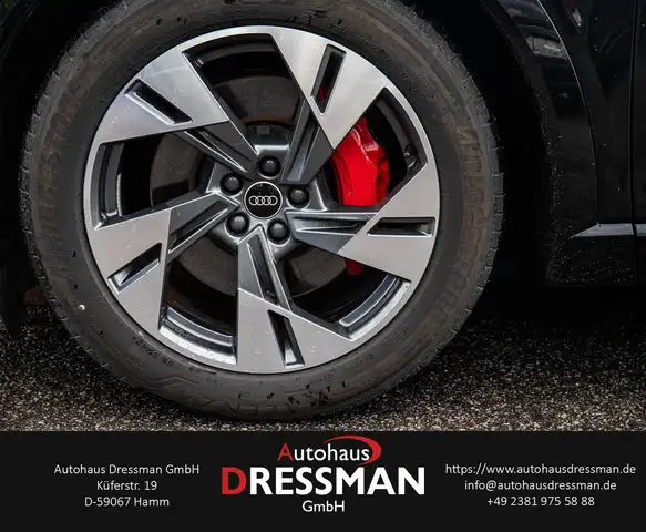 Audi Q8 E-Tron view 8