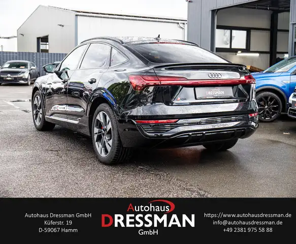 Audi Q8 E-Tron view 6