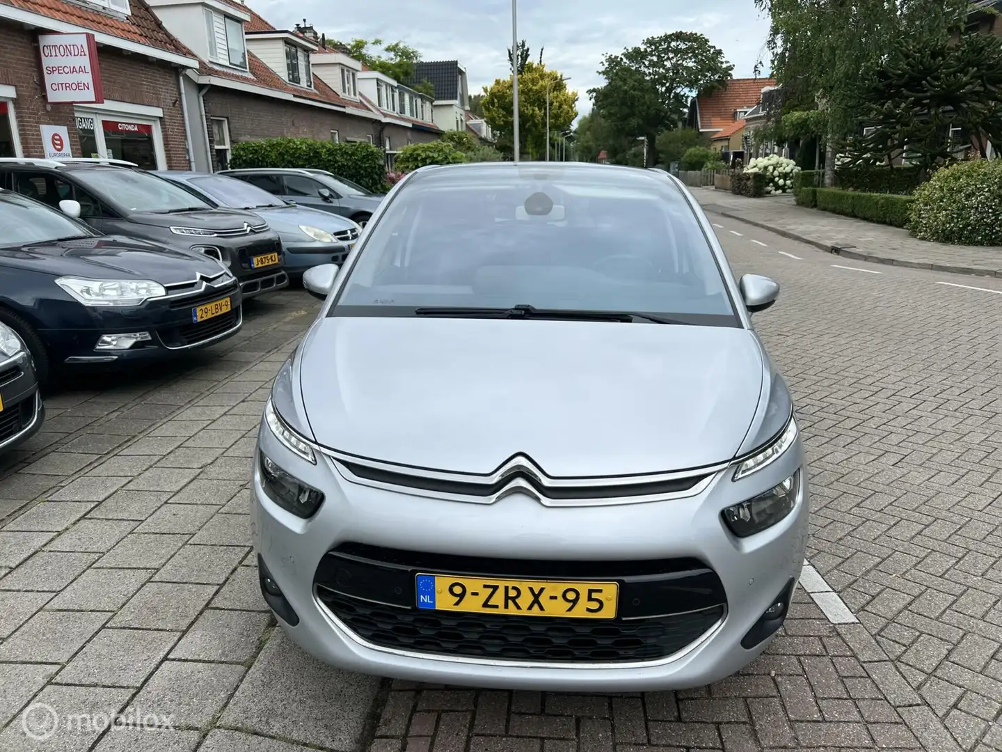 Citroen C4 Picasso 1.2 PureTech Business, 4seasonbanden Grijs - 2