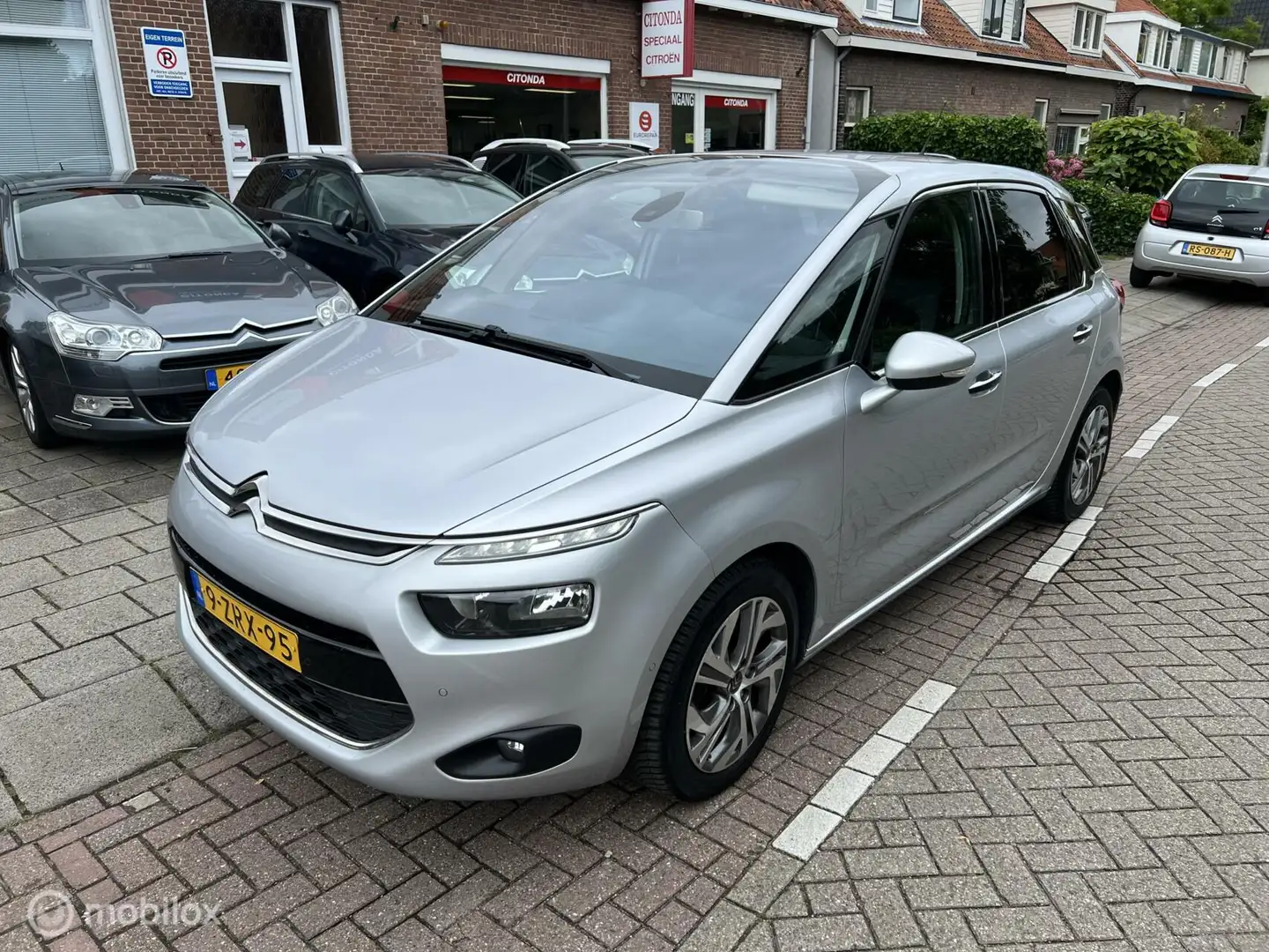 Citroen C4 Picasso 1.2 PureTech Business, 4seasonbanden Gris - 1