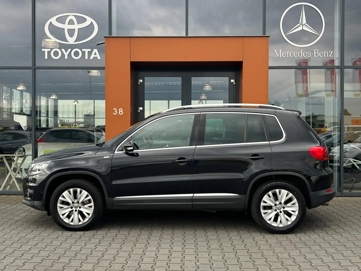 Volkswagen Tiguan 1.4TSI|Navi|Cruise|PDC|Stoelverw.|Bluetooth Zwart - 2