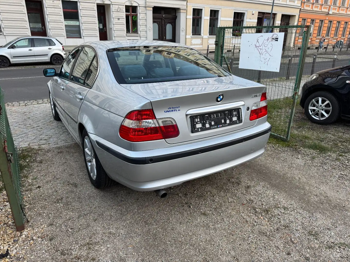 BMW 316 i EditionLifestyle Klimaautomatik Sitzheizung Silber - 2