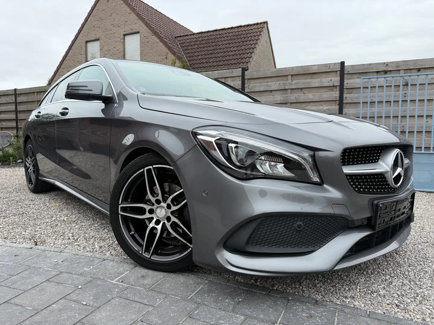 Mercedes-Benz CLA 180 CLA 180 Business Solution AMG (EU6d-TEMP Gris - 2