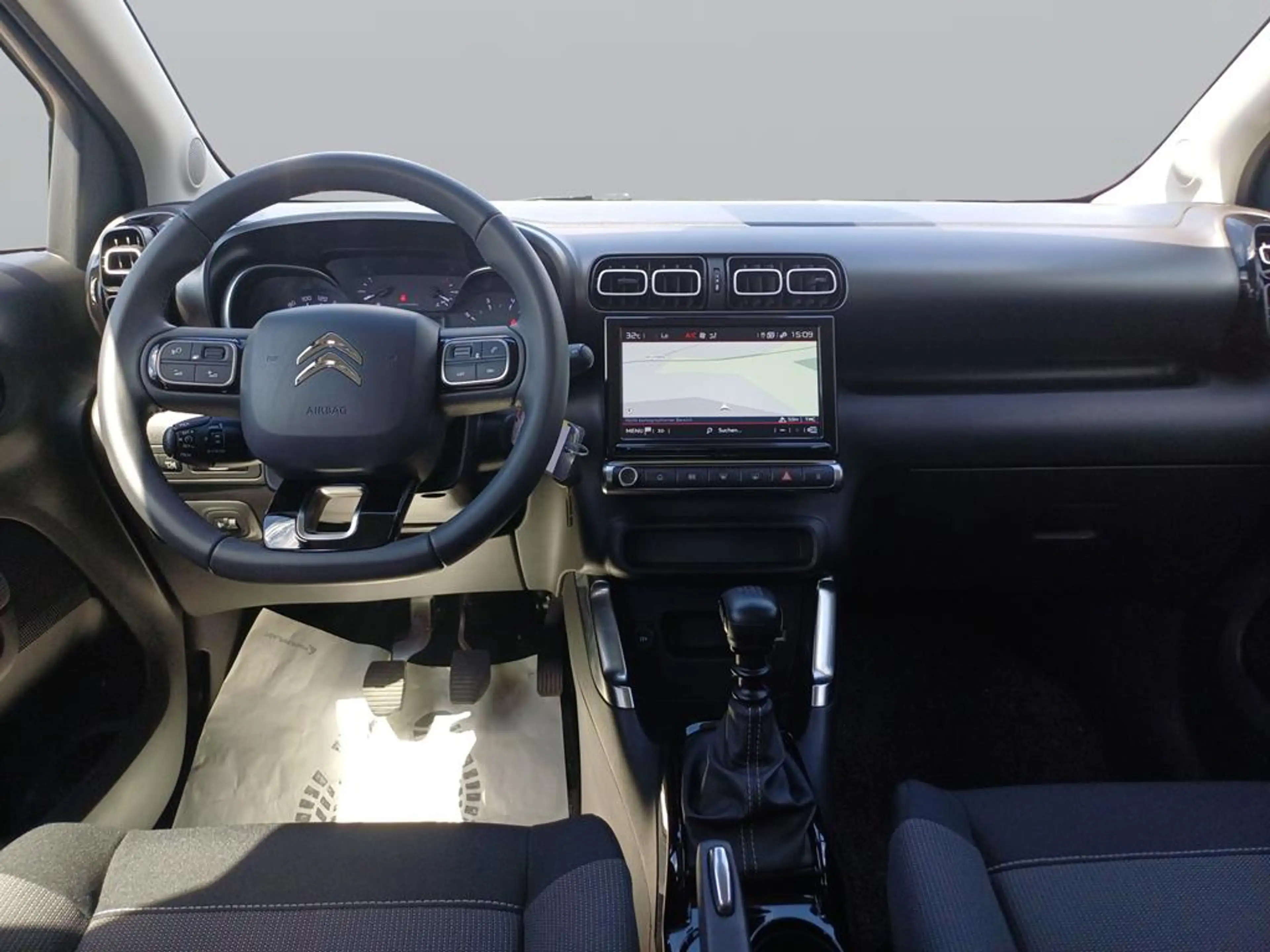 Citroen C3 Aircross PureTech 110 S&S Shine — photo 9