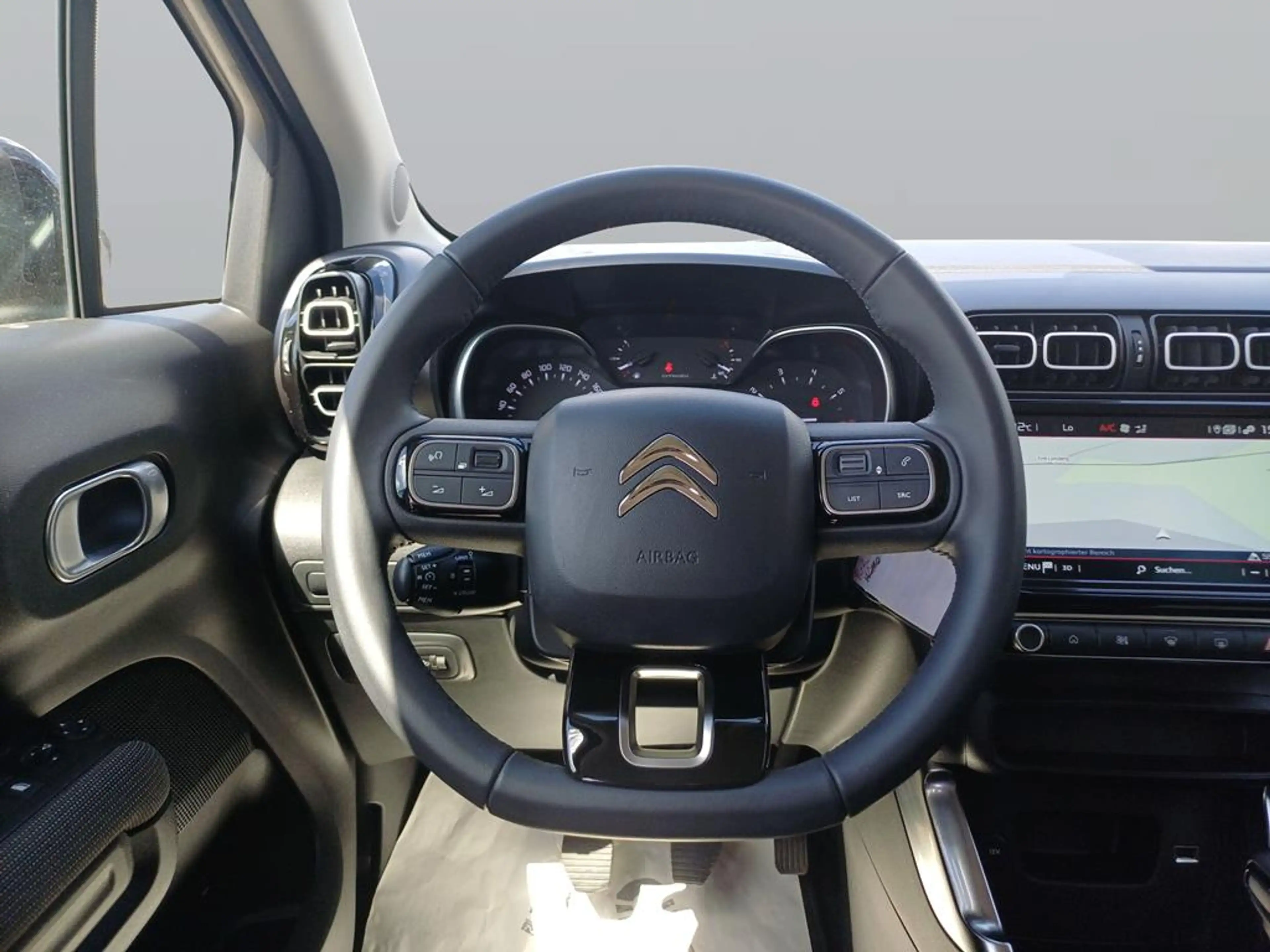 Citroen C3 Aircross PureTech 110 S&S Shine — photo 12