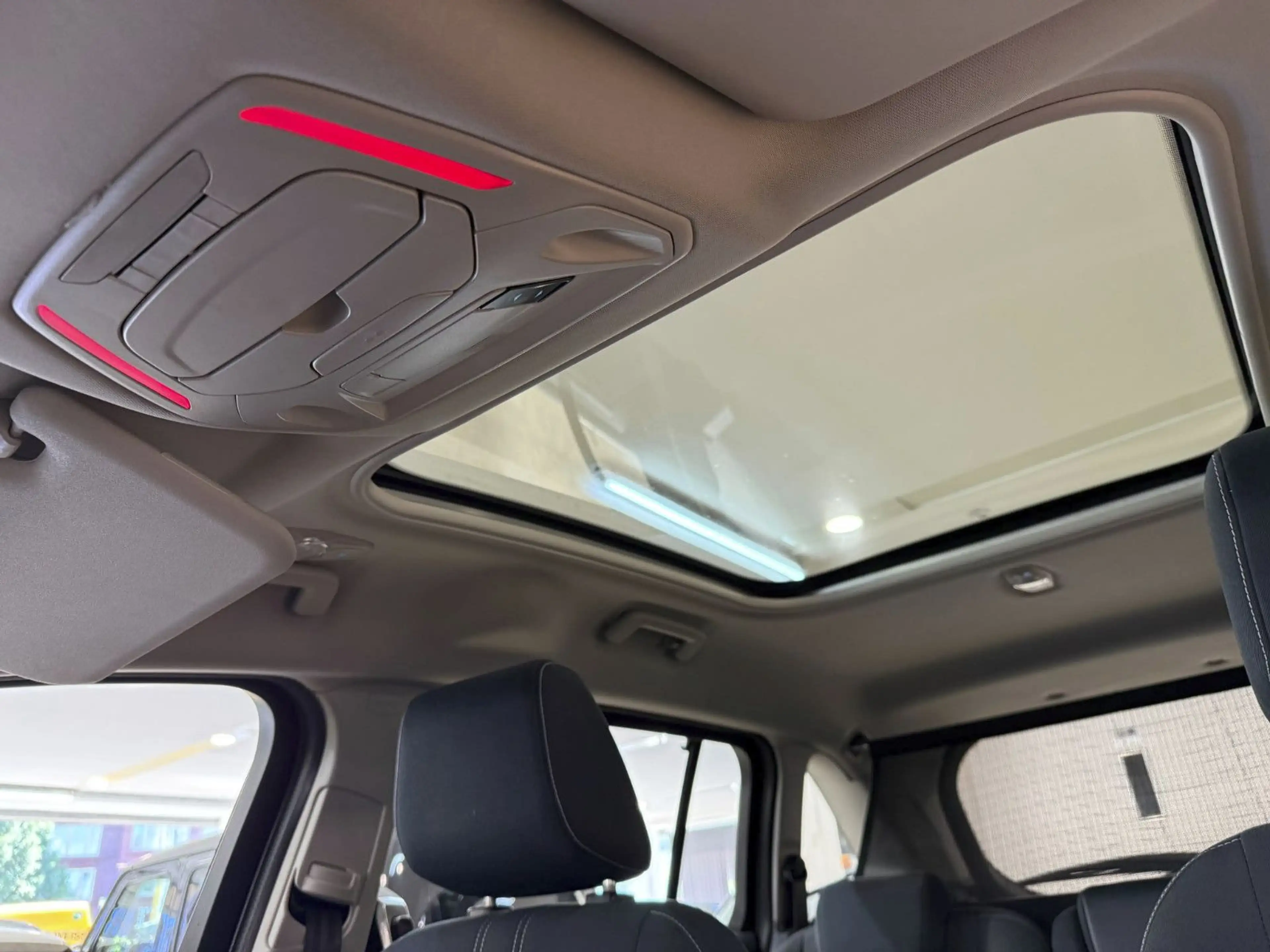 Ford Grand C-Max 2,0 Titanium*Panorama*Navi*Kamera* — photo 13