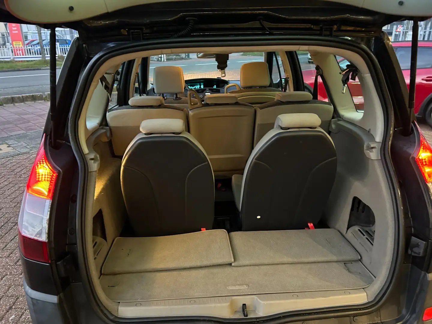 Renault Grand Scenic 2.0-16V Business Line 7p. AUT|7P|Trekhaak Zwart - 2