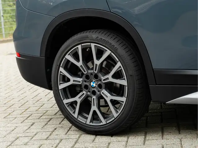BMW X1 view 13