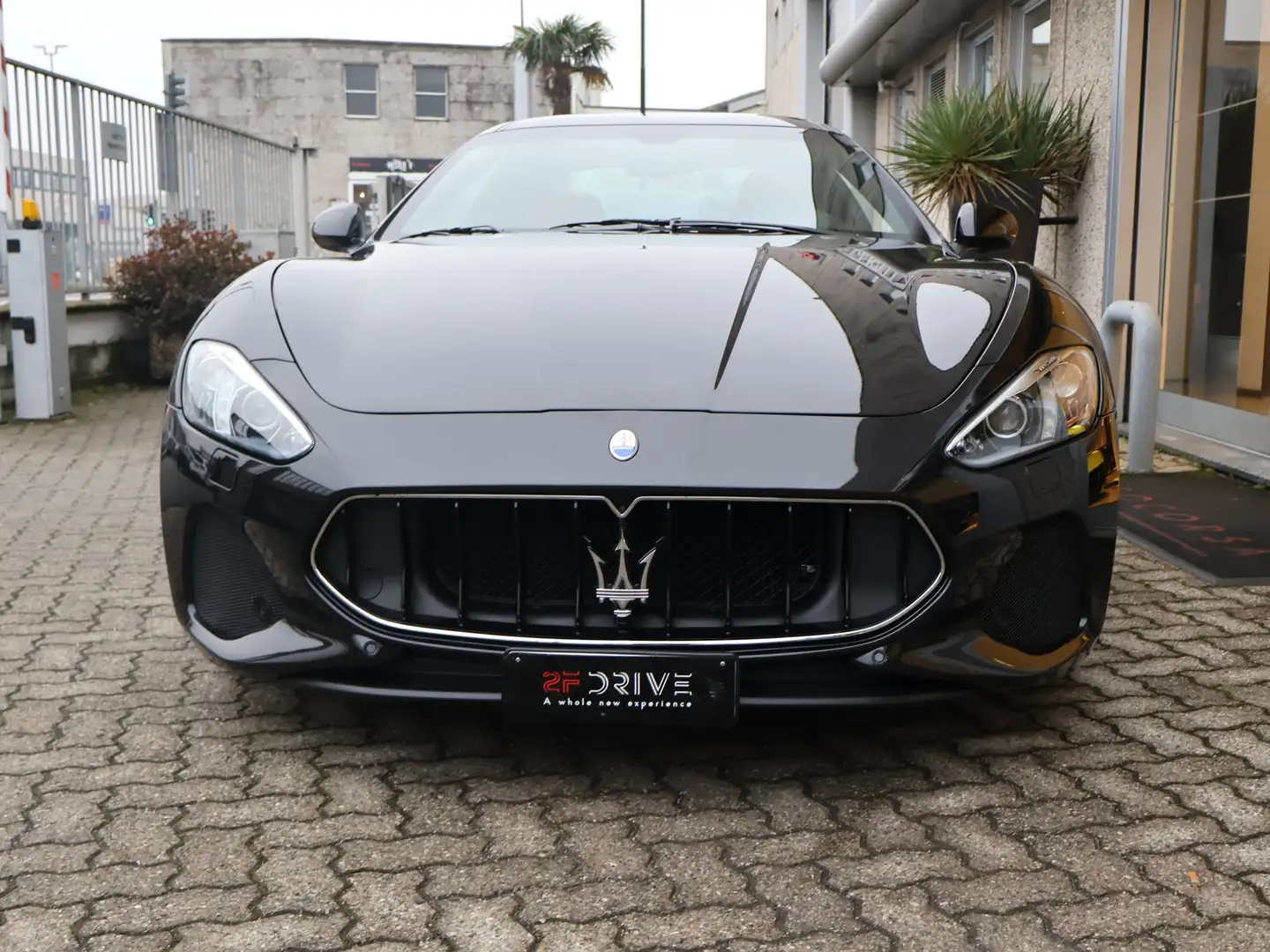 Maserati GranTurismo 4.7 V8 Sport Schwarz - 2