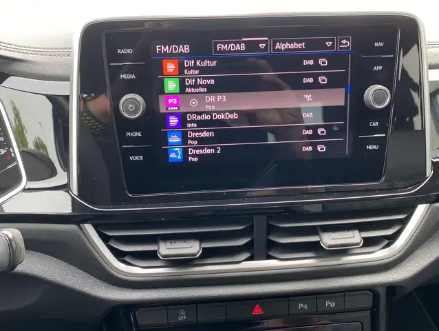 Volkswagen T-Roc view 15