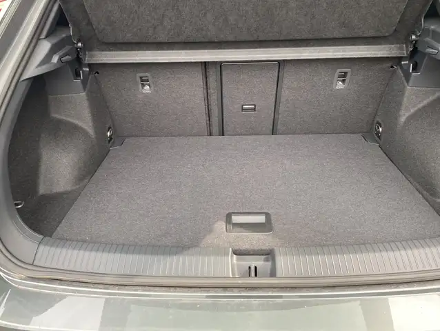 Volkswagen T-Roc view 11