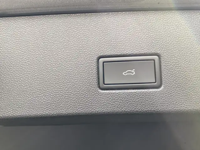 Volkswagen T-Roc view 12