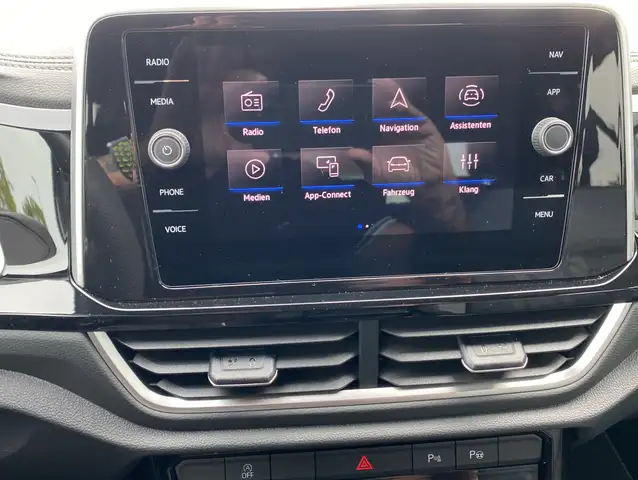 Volkswagen T-Roc view 13