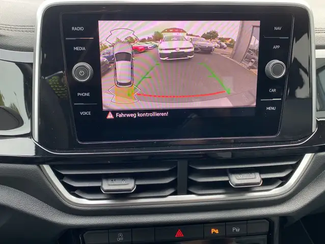 Volkswagen T-Roc view 14
