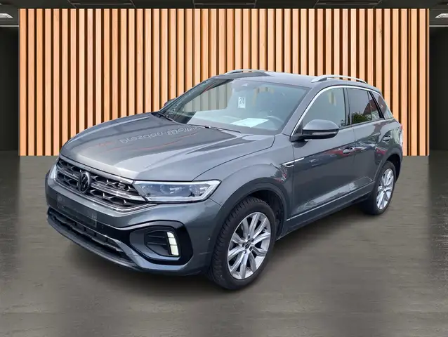 Volkswagen T-Roc view 2