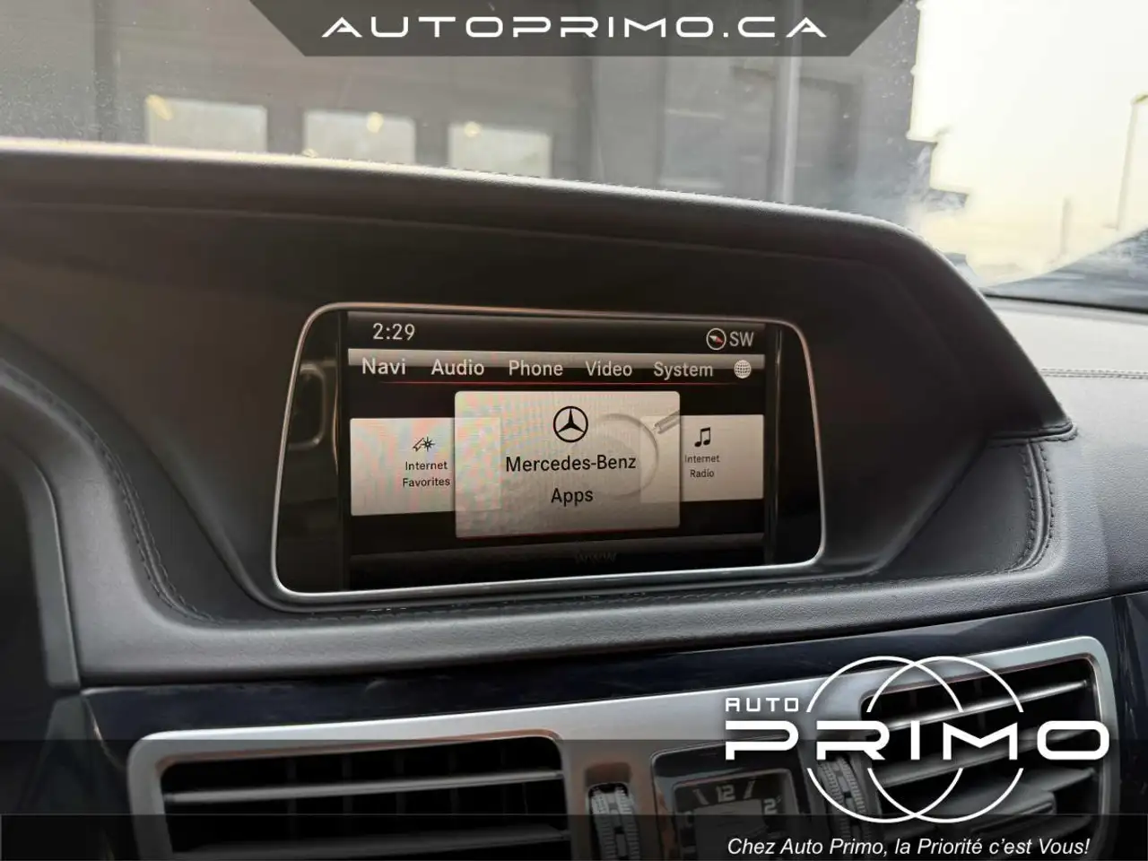 Mercedes-Benz E-Class снимка Mercedes-Benz E-Class
