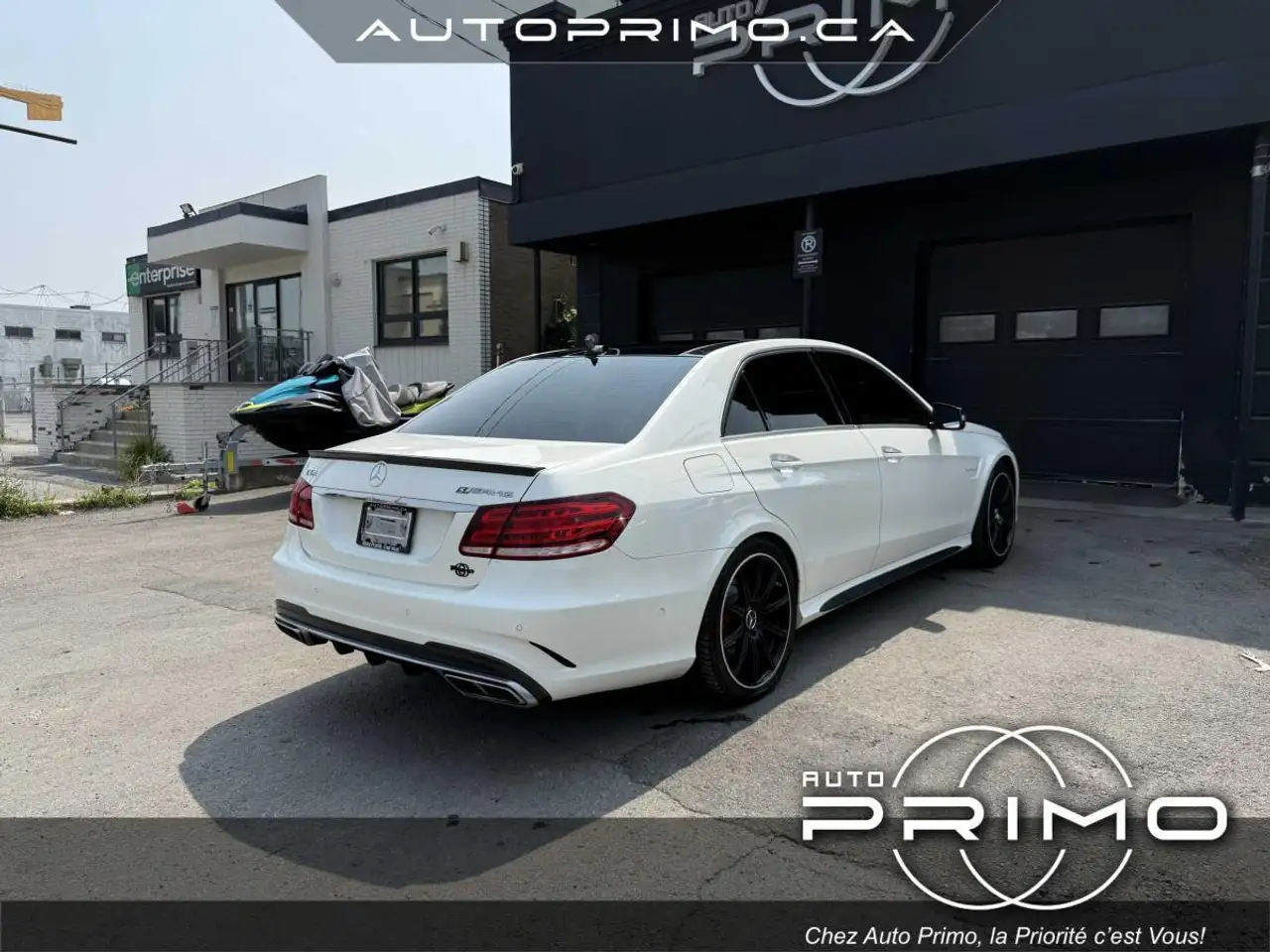 Mercedes-Benz E-Class снимка Mercedes-Benz E-Class