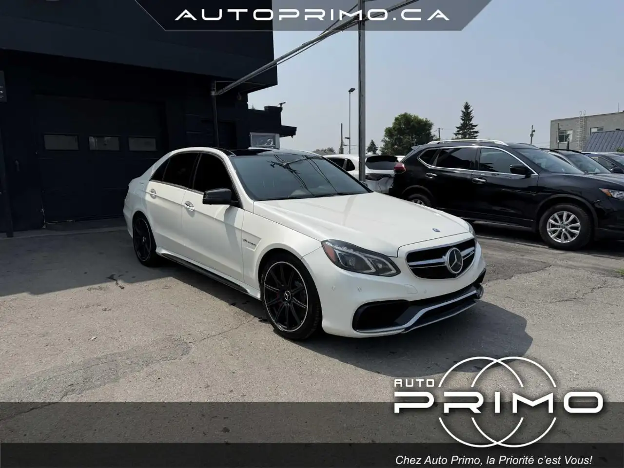 Mercedes-Benz E-Class снимка Mercedes-Benz E-Class