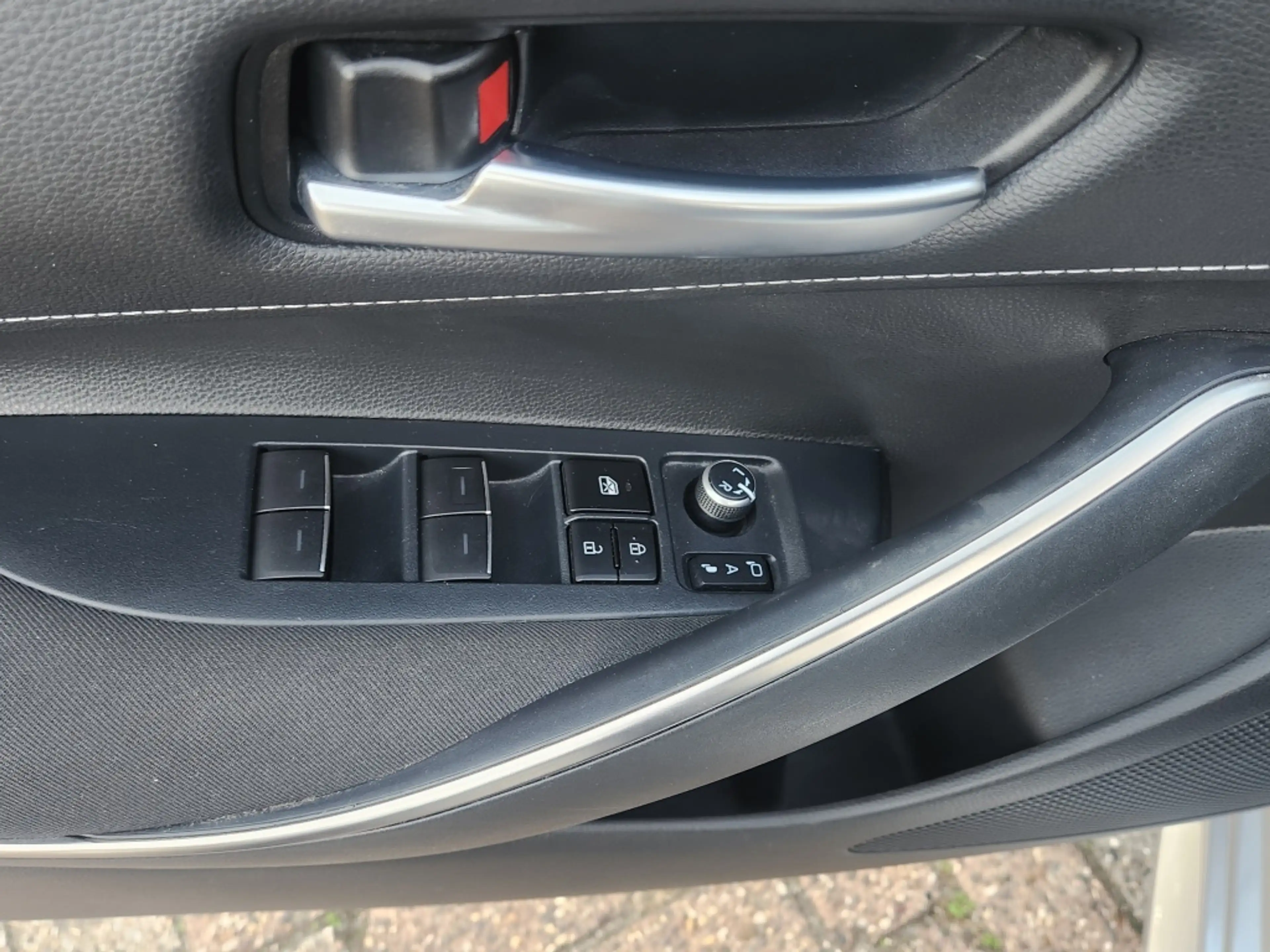 Toyota Corolla 1.2 T Active, Clima/ACC/LaneAss/Keyless/Camera/LED — photo 22