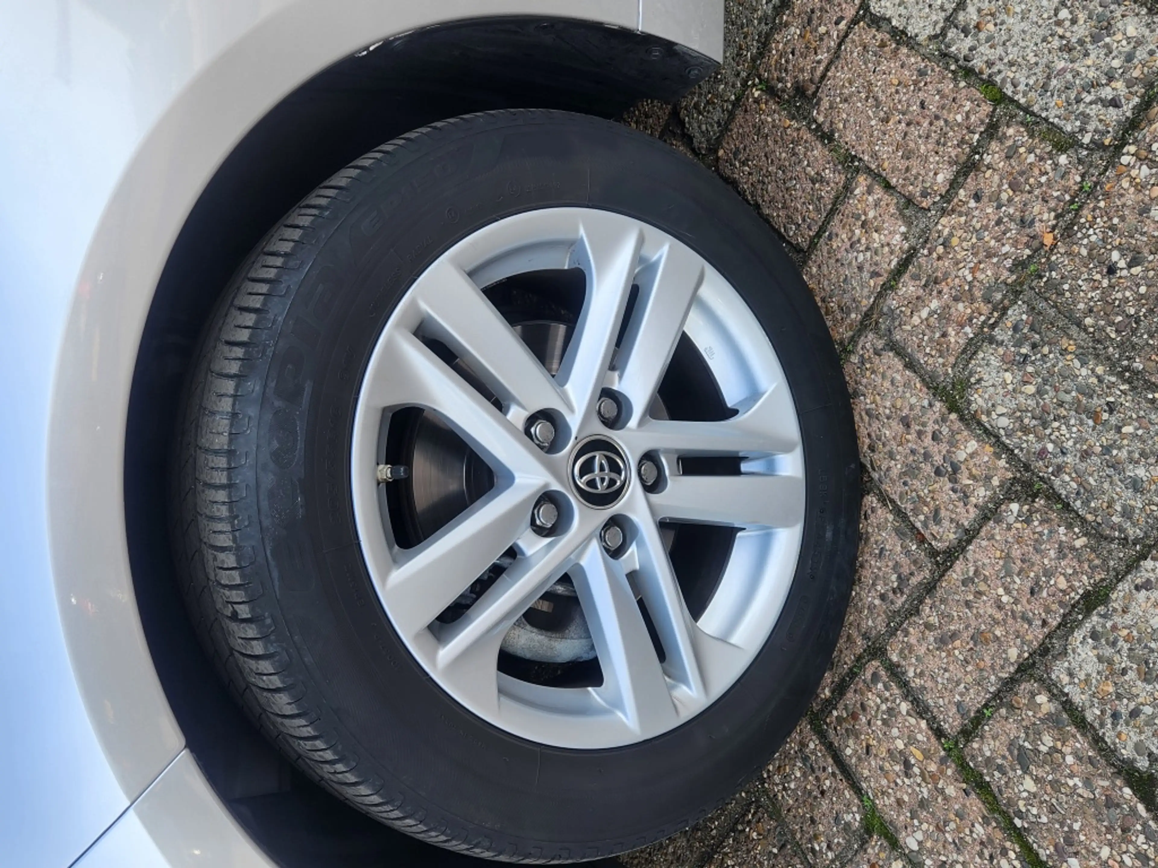 Toyota Corolla 1.2 T Active, Clima/ACC/LaneAss/Keyless/Camera/LED — photo 33