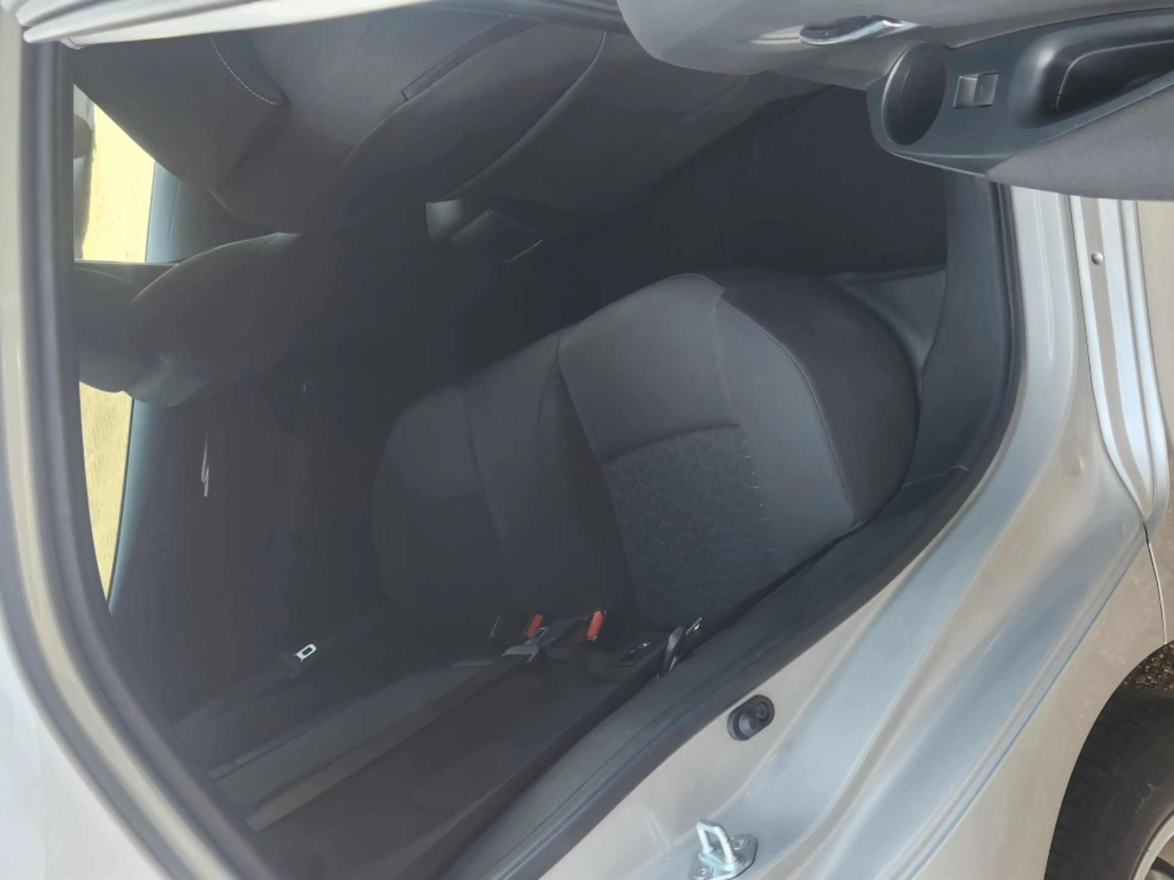 Toyota Corolla 1.2 T Active, Clima/ACC/LaneAss/Keyless/Camera/LED — photo 26