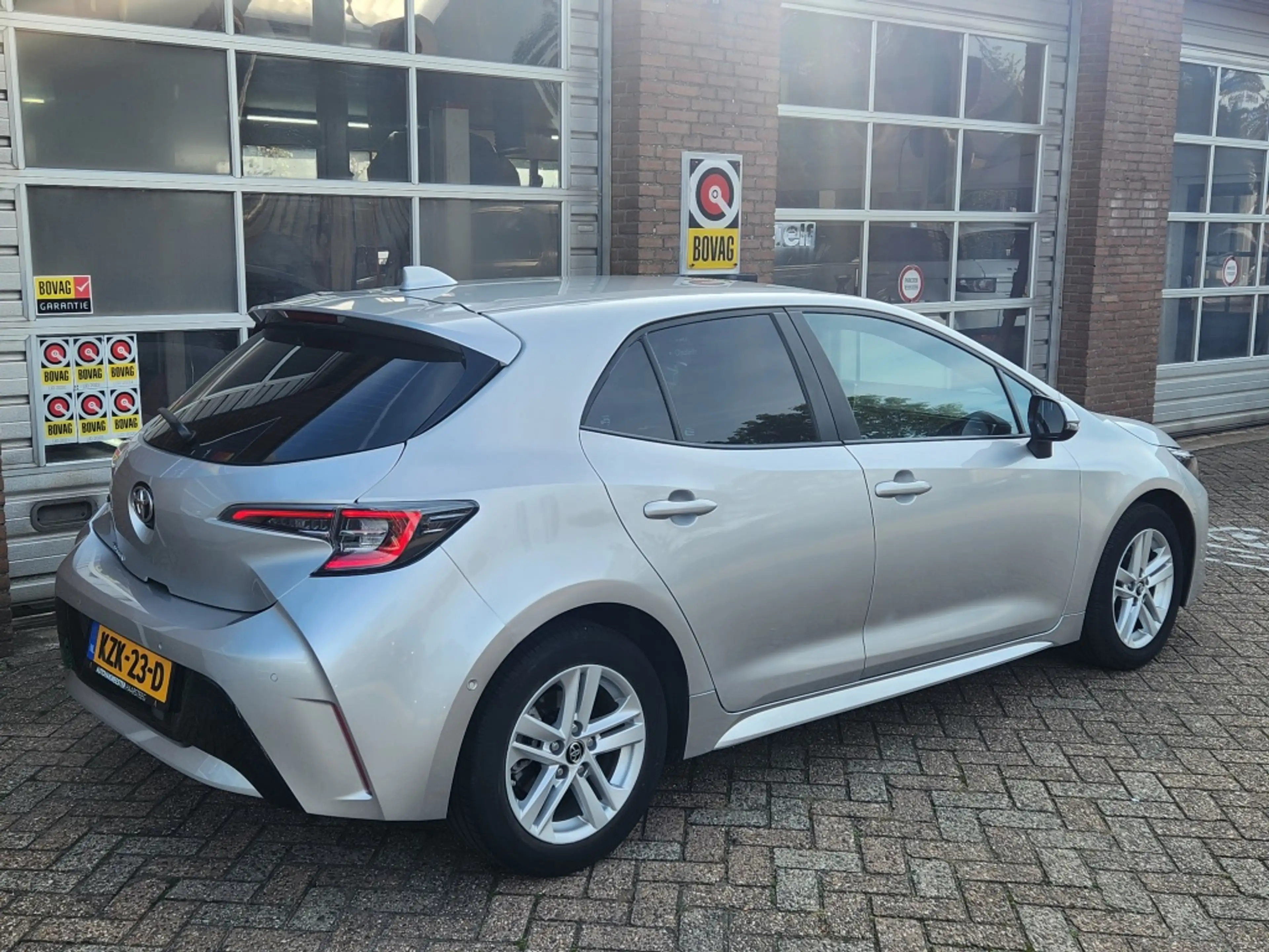 Toyota Corolla 1.2 T Active, Clima/ACC/LaneAss/Keyless/Camera/LED — photo 4