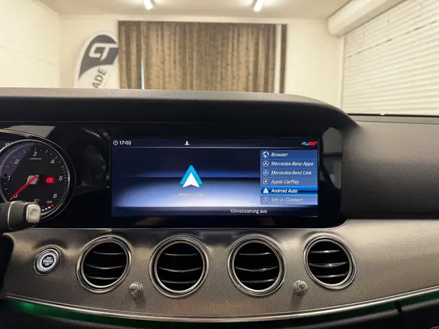 Mercedes-Benz E-Class view 23
