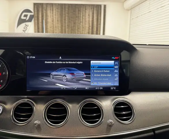 Mercedes-Benz E-Class view 25