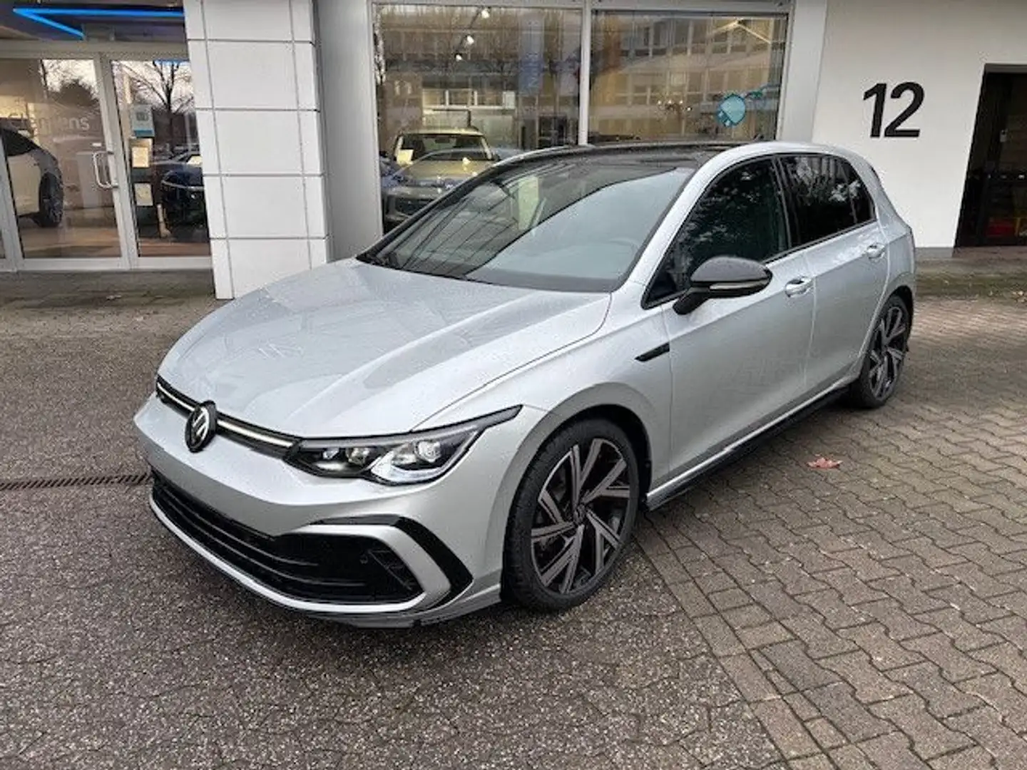 Volkswagen Golf R-Line AHK, BLACK STYLE, PANORAMA Silber - 1